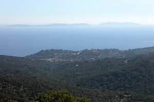 Iles d’Hyères à l’horizon