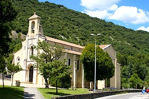 Eglise à l’entrée nord du village