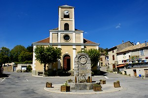 La vieille fontaine et l'église