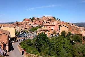 Vue plus étendue sur le village