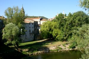 La ville au bord de la Cèze