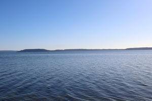 Vue sur la rive ouest de l'étang de Berre