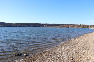 Petite plage auprès du port