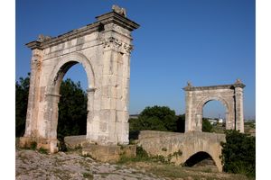Face au Pont Flavien