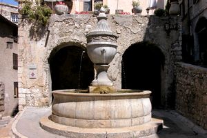 Fontaine dans le rue Grande