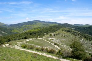 Au pied de la montagne de Lure