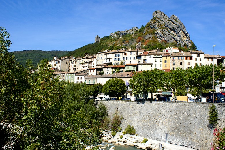 Serres (Hautes-Alpes) - Le village (été 2022)