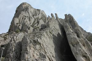 Au pied du rocher de la Baume