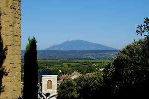 Le Mont Ventoux à l'horizon