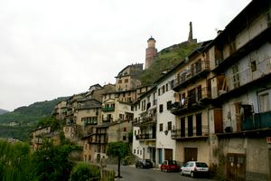 Au pied du village