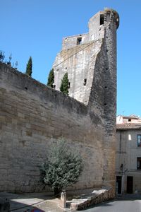 Tour à la sortie du Duché