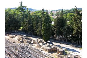 Fouille devant le Théâtre romain