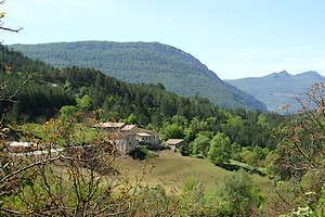 Hameau de la Vière à l'horizon