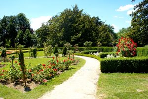 Un des jardins fleuris du Parc Jouvet