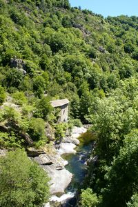 La Volane au pied du village d’Antraigues