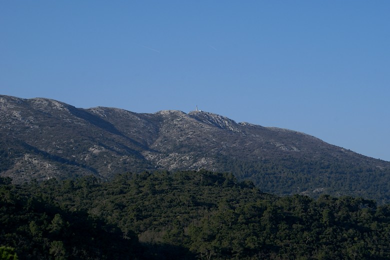 Zoom sur la Croix de Provence (Montagne Sainte-Victoire)