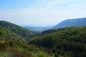 Zoom dans la vallée en direction de Banon