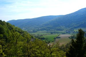 Vue sur la vallée et en direction de Banon