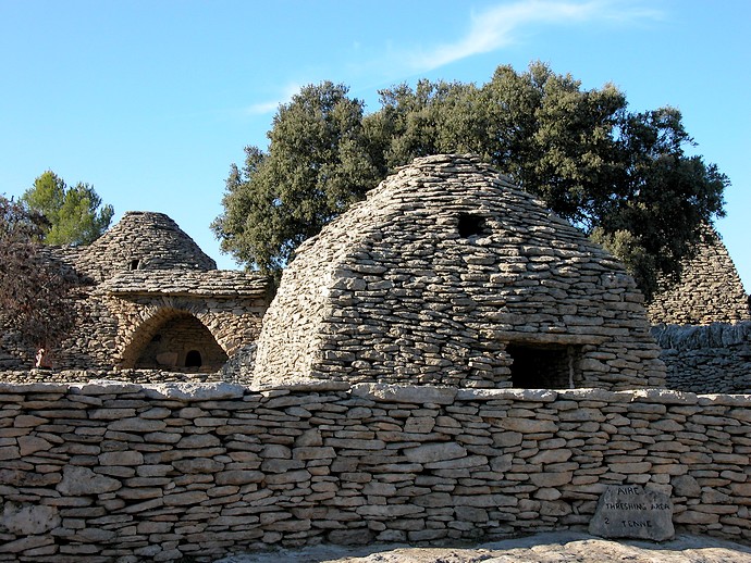 Village des Bories (Vaucluse) - Maisons en pierres