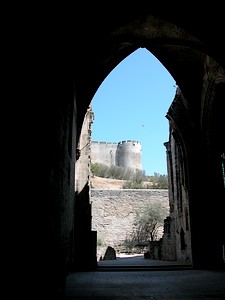 Intérieur de l'église avec abside effondrée