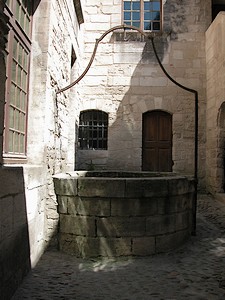 Un puits au petit cloître