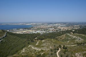 Ville de Rognac à l'horizon